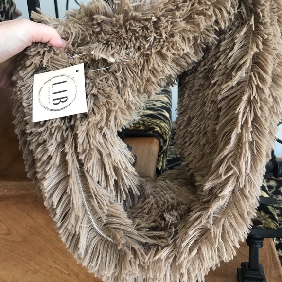 🌈Faux Fur Scarf 💕💕 - Picture 2 of 3